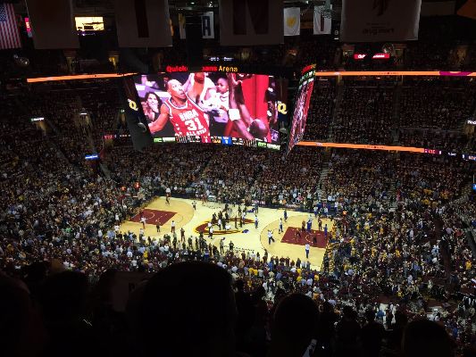 篮球盛宴，NBA赛场上的激情与梦想——新浪网体育视角